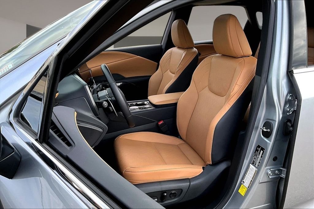 Used 2025 Silver Lexus 350 Premium Plus image 27