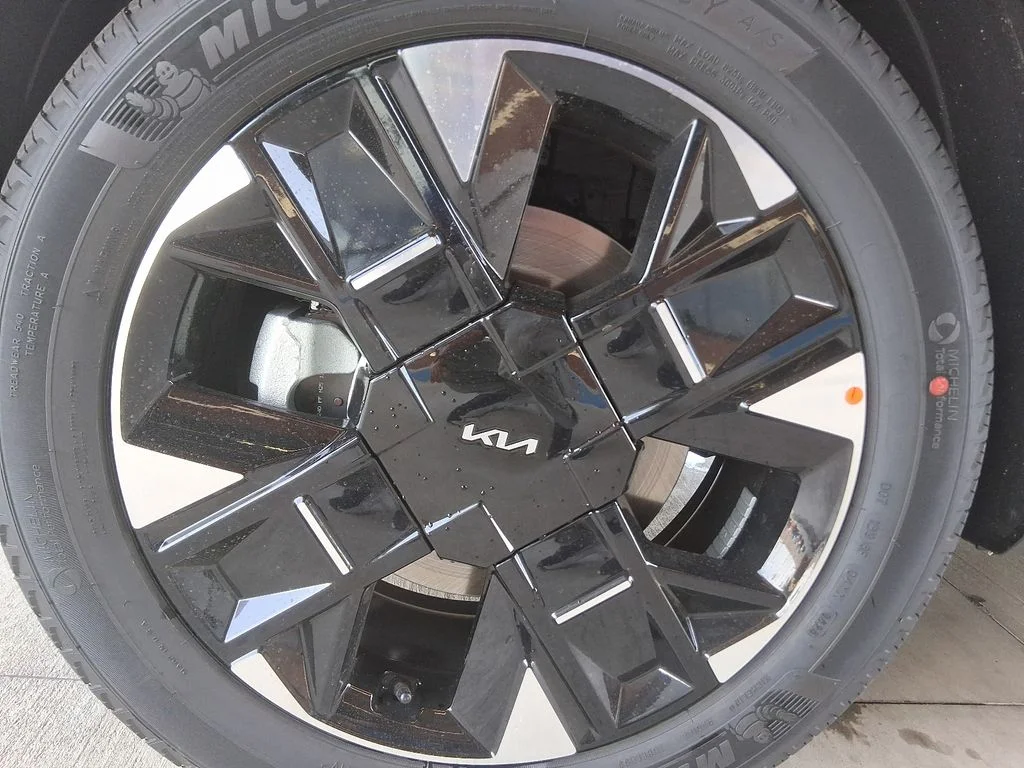 New 2026 White Kia SX-Prestige image 24
