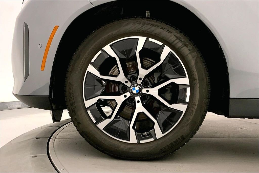 Used 2025 Skyscraper Grey Metallic BMW  image 8