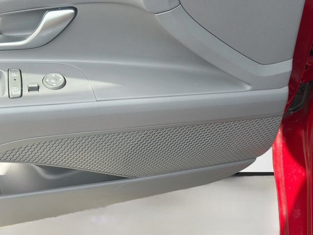 Used 2025 Red Hyundai SEL Convenience image 18