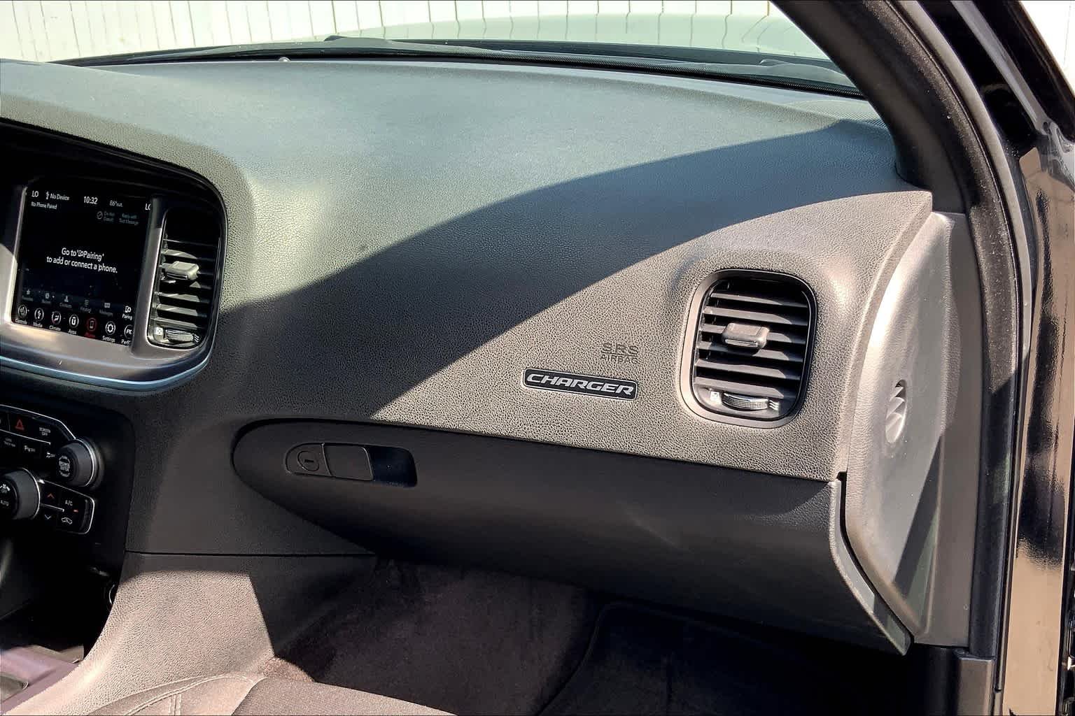 Used 2018 Pitch Black Clearcoat Dodge SXT Plus image 18