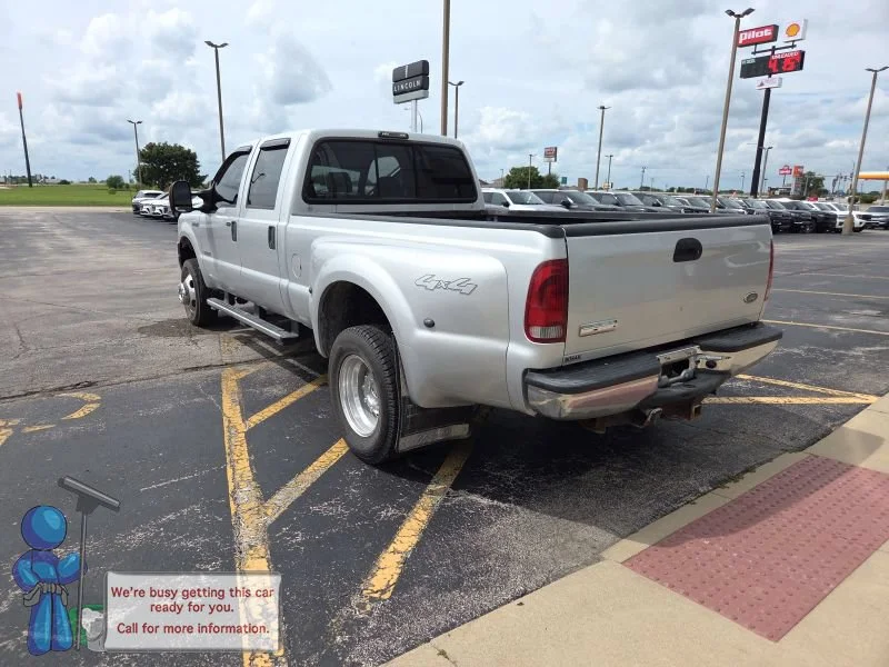 Used 2005 Silver Ford Lariat image 3