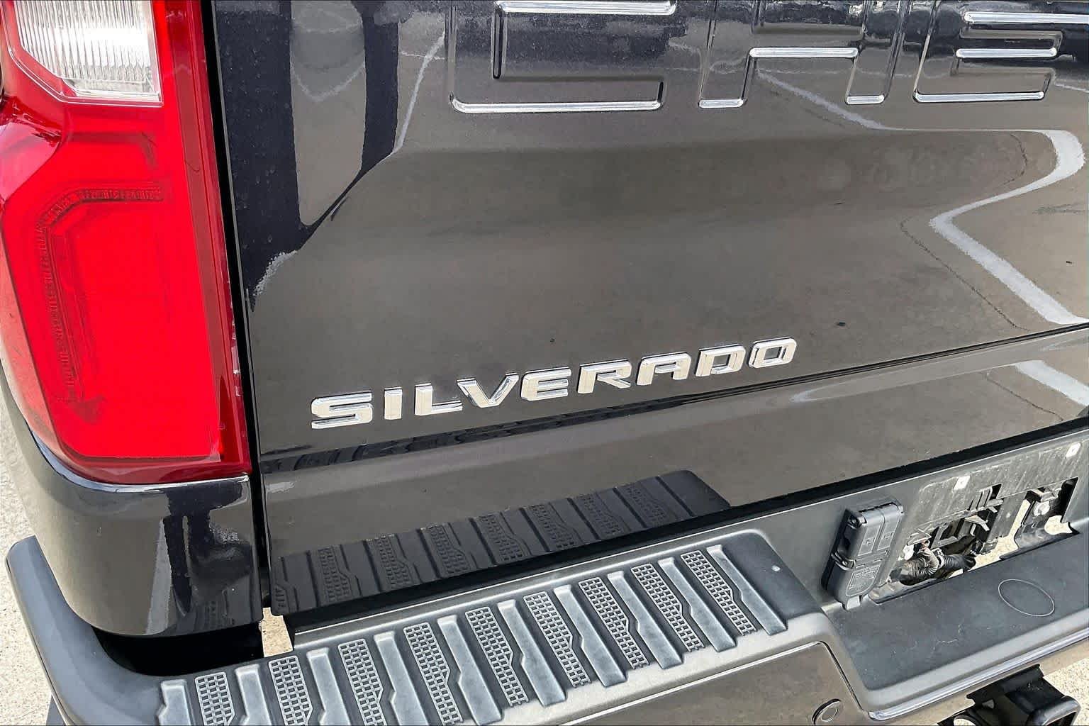 Used 2022 Dark Ash Metallic Chevrolet High Country image 31