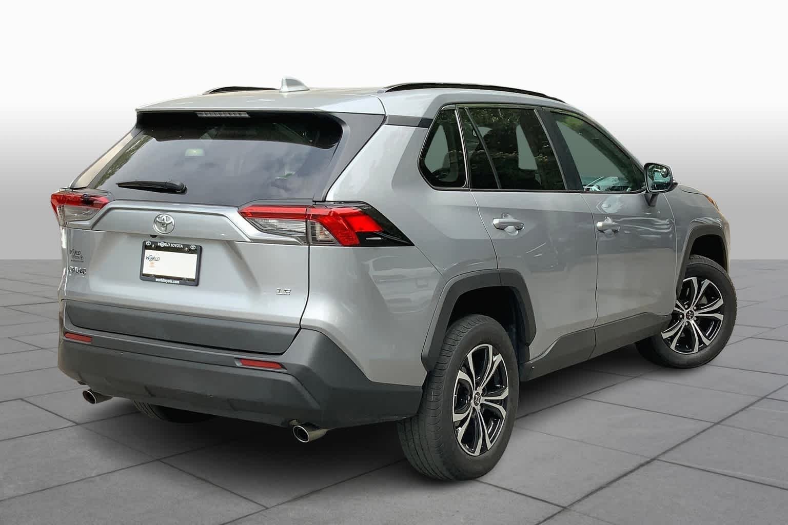 Used 2020 Silver Sky Metallic Toyota LE image 12