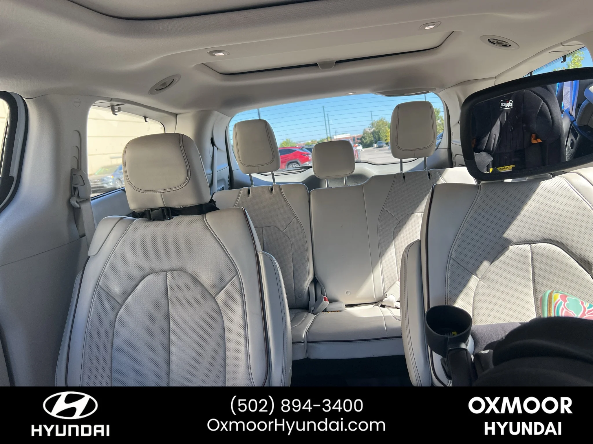 Used 2017 Bright White Clearcoat Chrysler Limited image 6