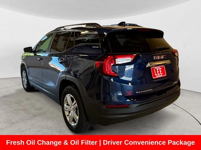 Used 2022  GMC SLE image 3
