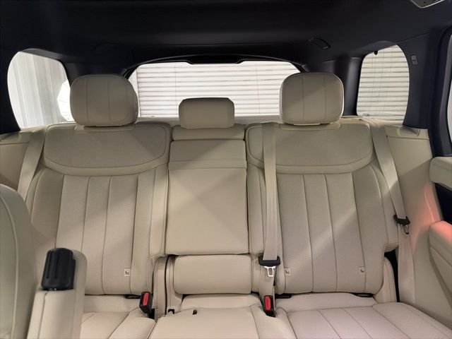 New 2026 Eiger Grey Land Rover SE image 12
