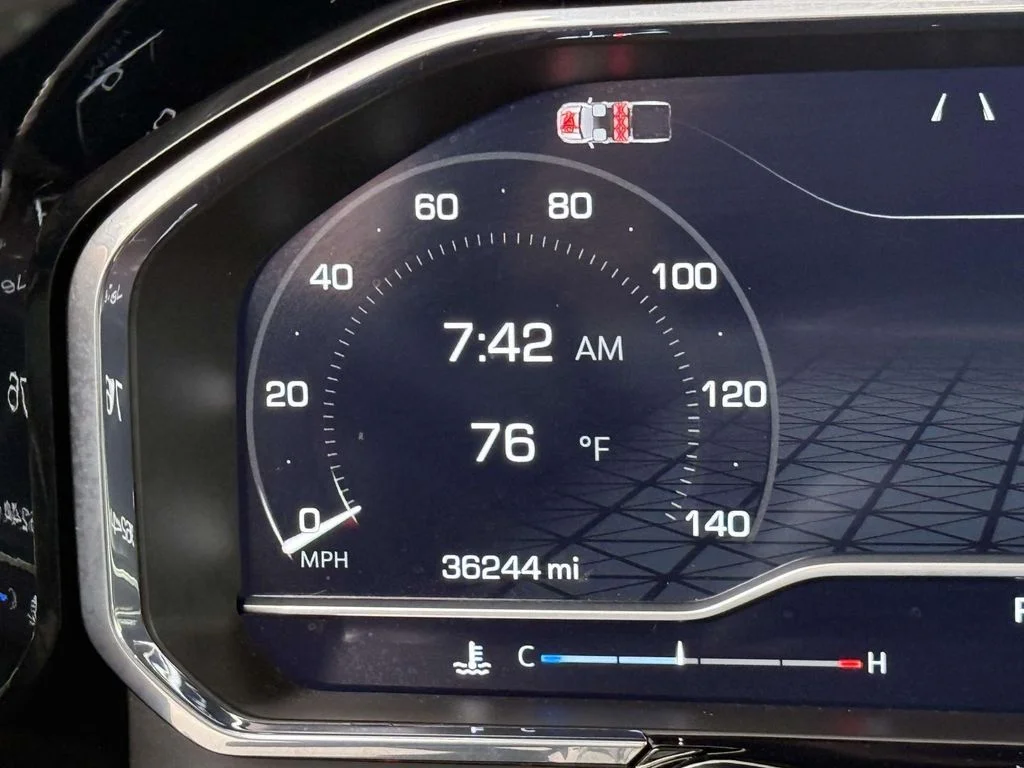 Used 2024 Silver GMC Elevation image 25