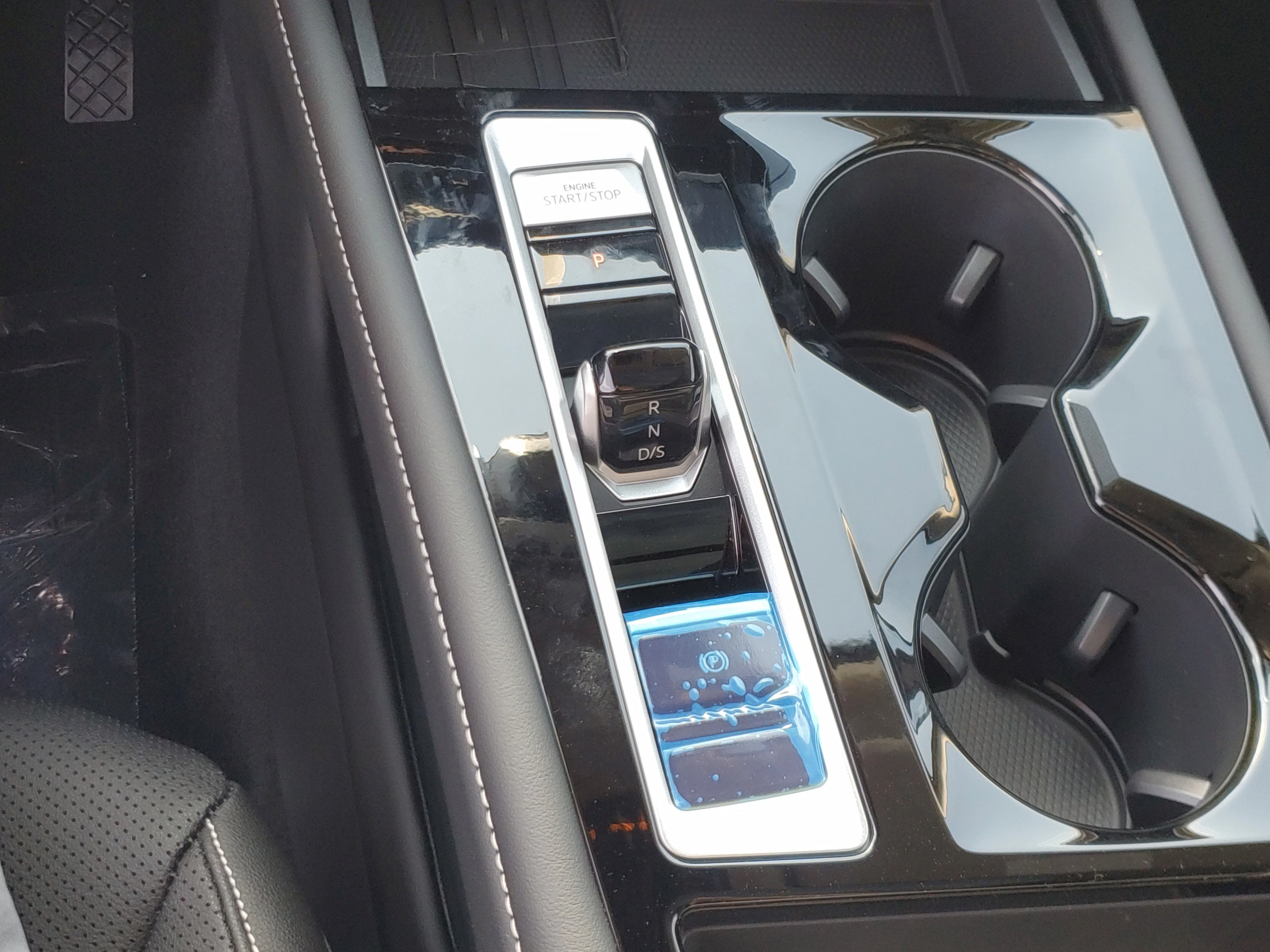 New 2026 Black Volkswagen 2.0T SE w/Technology image 29