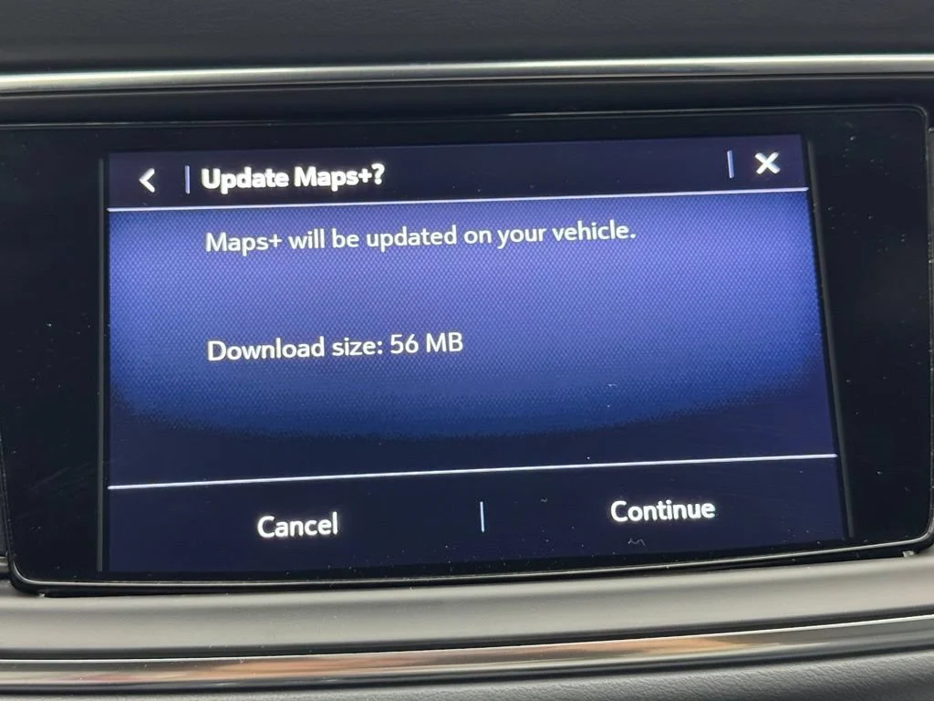 Used 2023 Summit White Buick Essence image 28