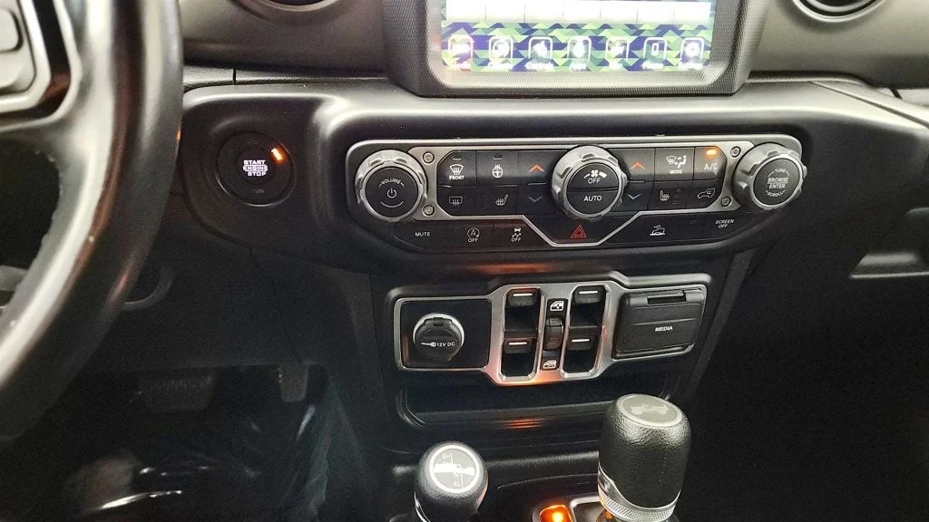 Used 2022 Black Clearcoat Jeep Unlimited Willys 4x4 w/ Sky One-Touch Top & Alpine Audio image 17