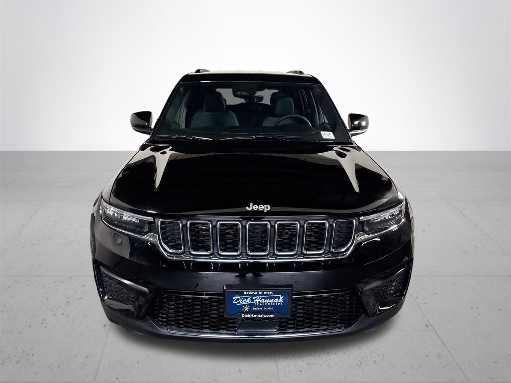 New 2026 Diamond Black Crystal Pearl-Coat Exterior Paint Jeep Laredo image 3