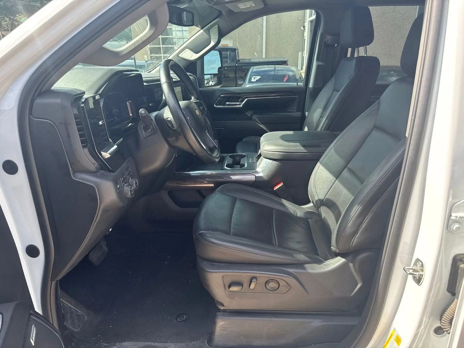 Used 2024 Summit White Chevrolet LTZ image 13