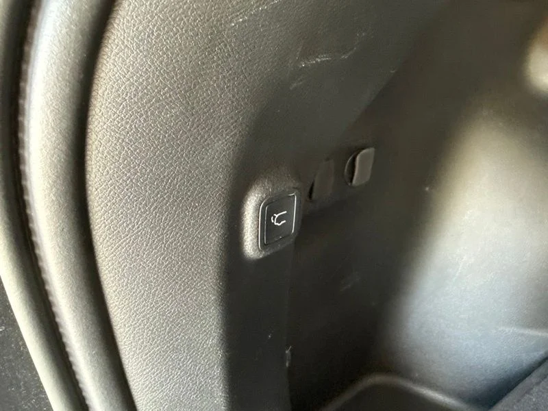Used 2019 Black Jeep Limited image 10
