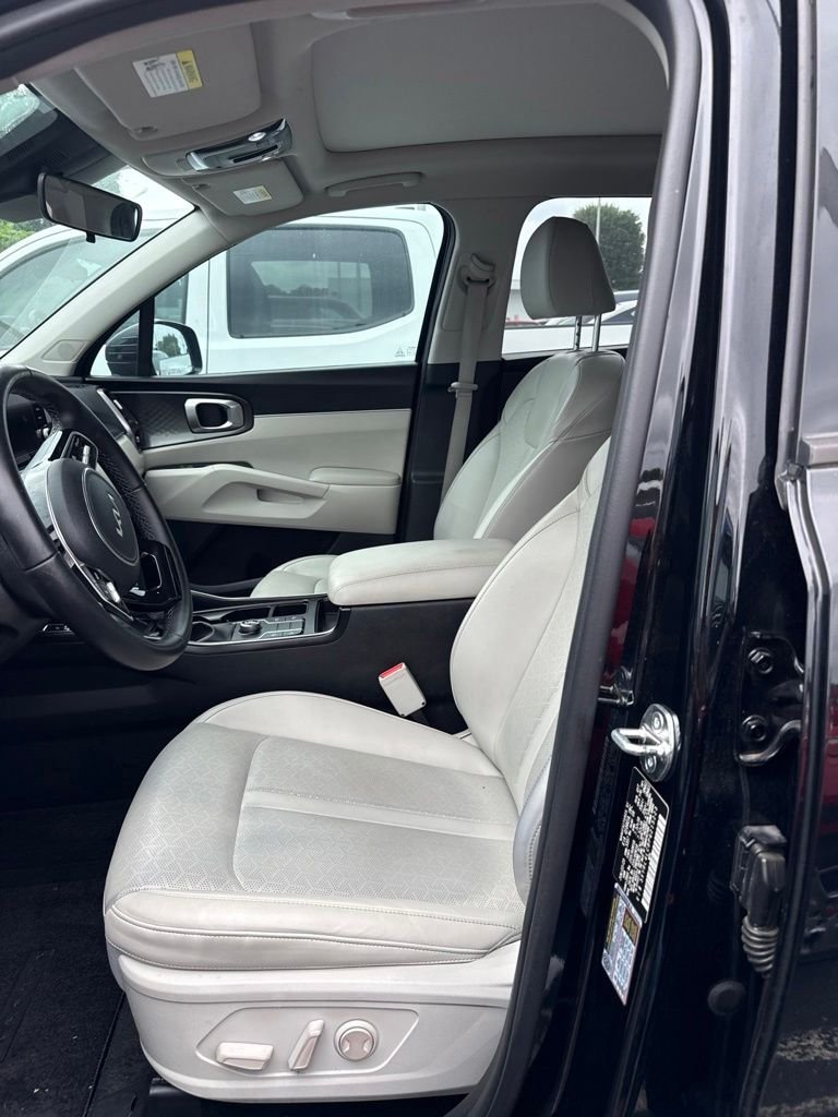 Used 2023 Black Kia S image 4