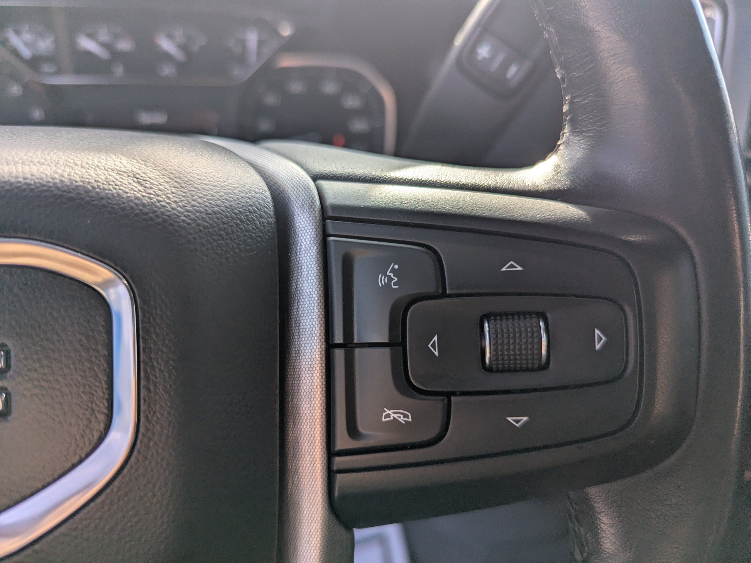 Used 2020 ONYX BLACK GMC Elevation image 17
