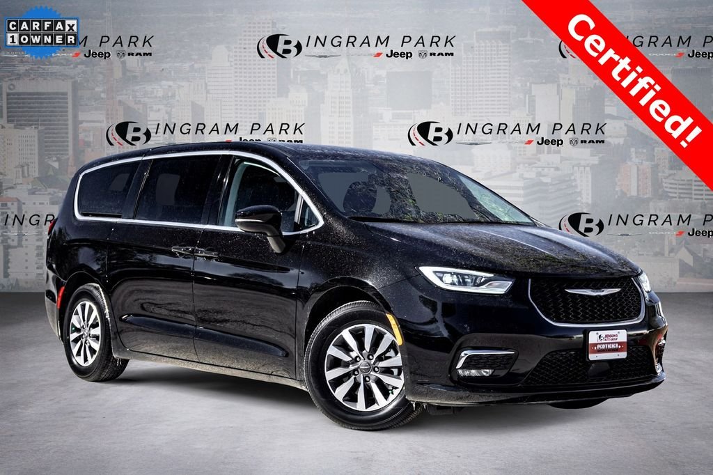 2024 Chrysler Pacifica PHEV Select