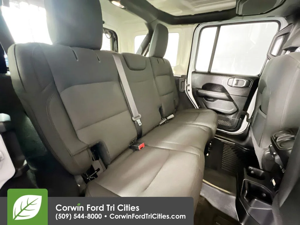 Used 2019 Bright White Clearcoat Jeep Unlimited Sahara image 16
