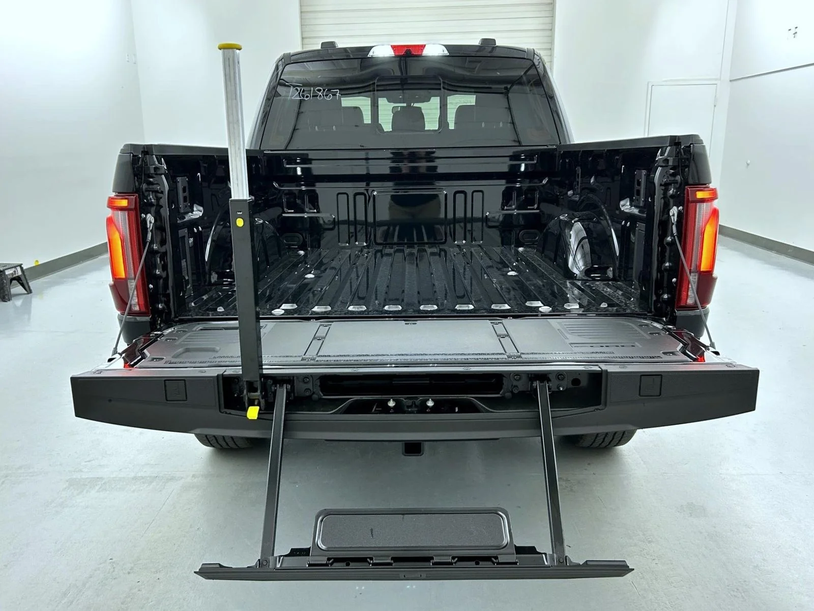 New 2026 Black Ford Platinum image 23