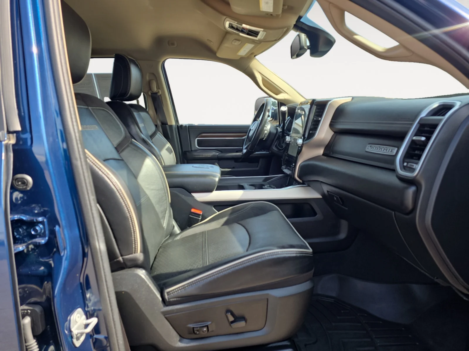 Used 2022 Patriot Blue Pearlcoat Ram Laramie image 10