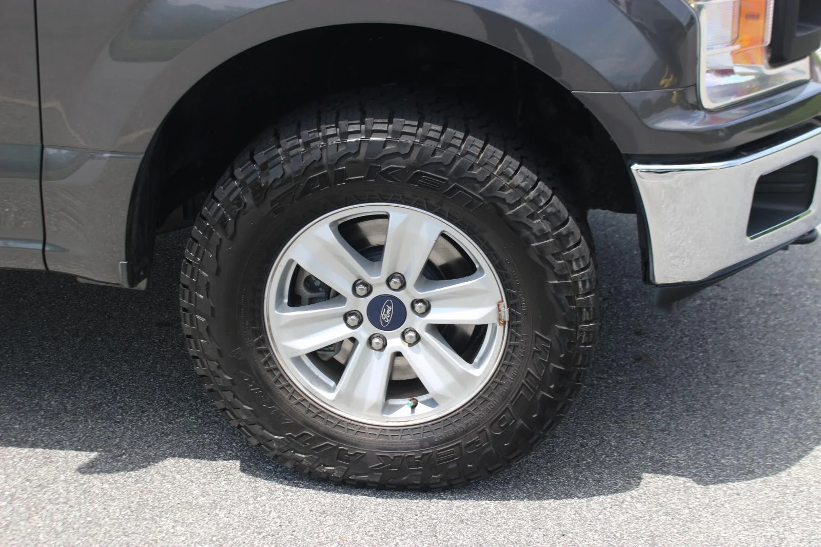 Used 2018 Grey Ford XL image 34