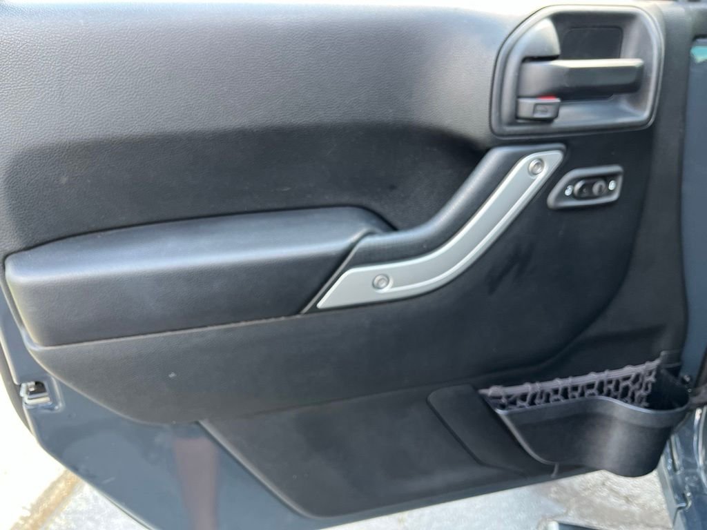 Used 2017 Rhino Clearcoat Jeep Unlimited Rubicon image 30