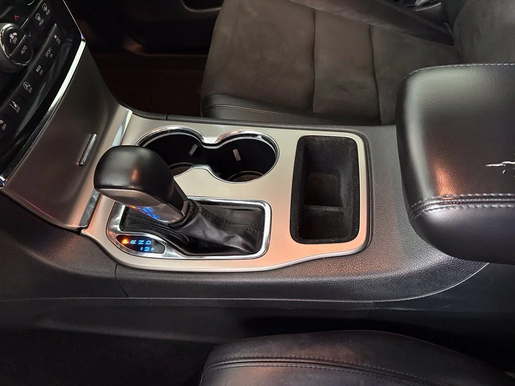 Used 2021 Silver Jeep Laredo X image 30