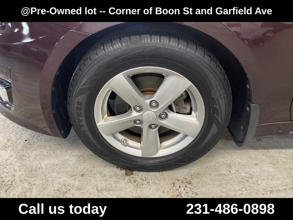 Used 2014 Red Kia LX image 5