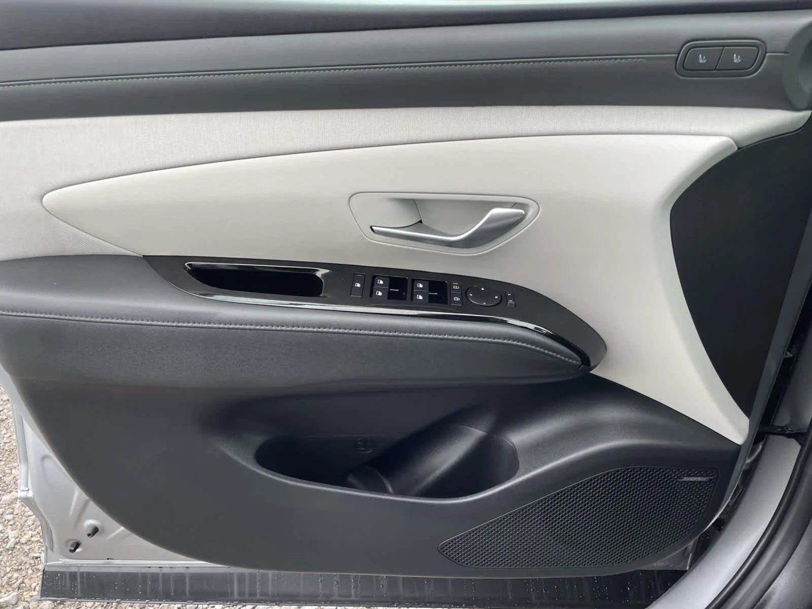 Used 2025 Shimmering Silver Hyundai Limited image 35
