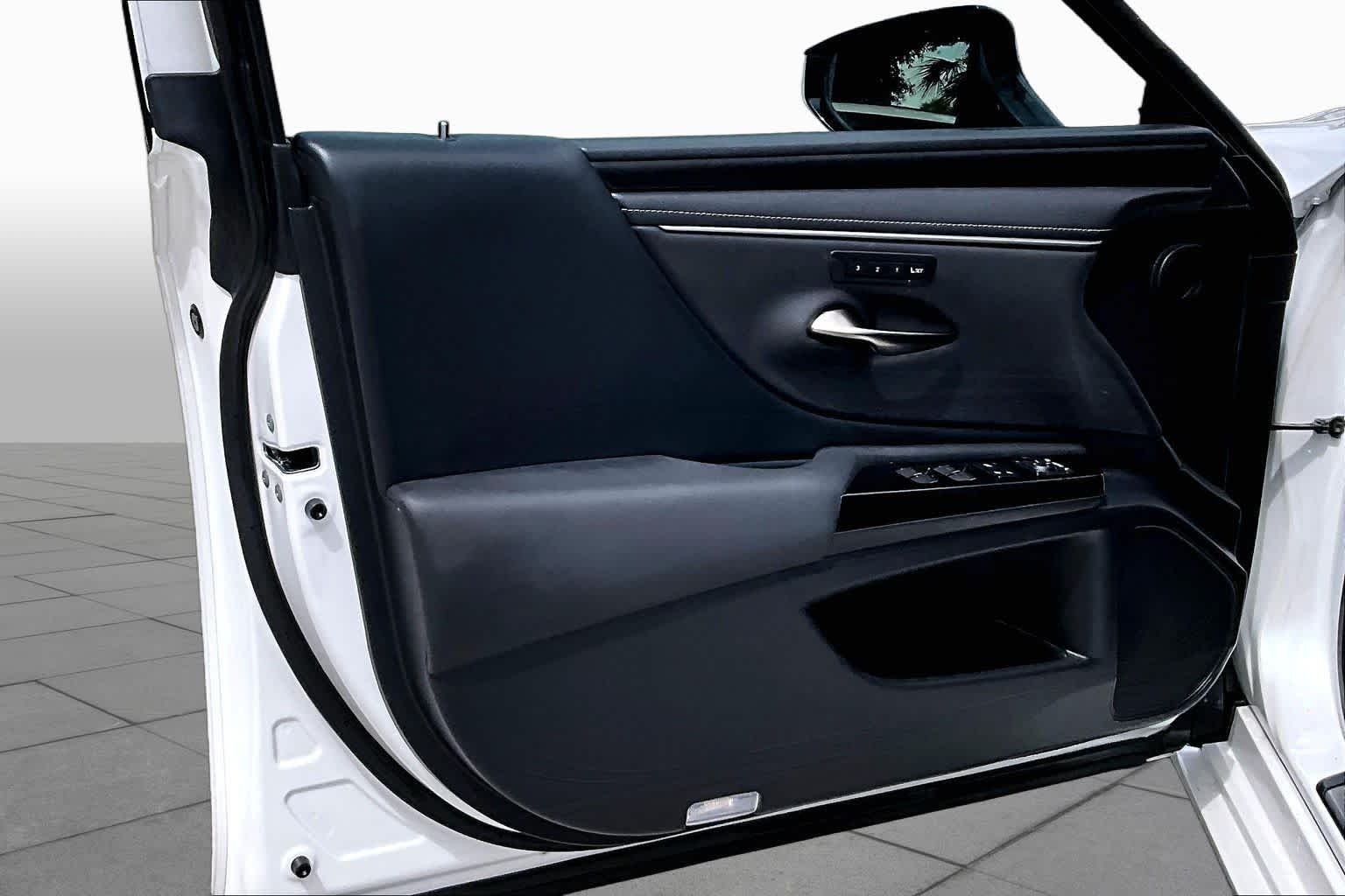 Used 2024 Eminent White Pearl Lexus  image 26