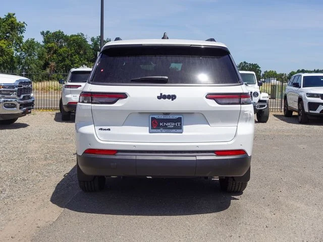 New 2026 Bright White Clear-Coat Exterior Paint Jeep Altitude image 7