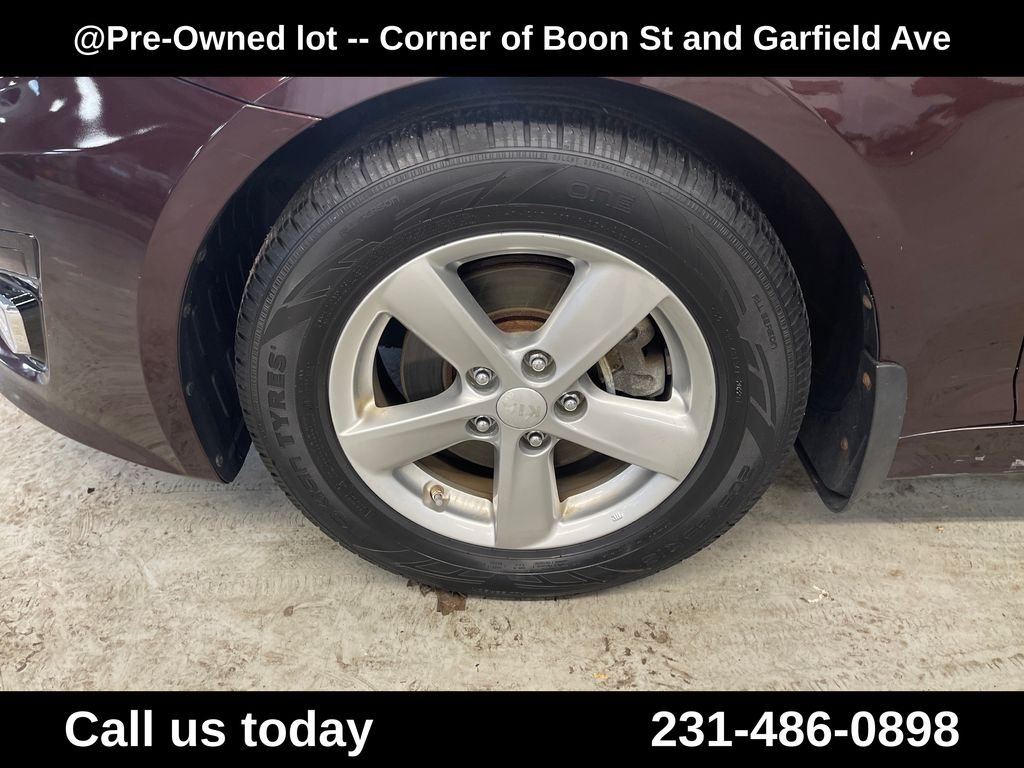 Used 2014 Red Kia LX image 5