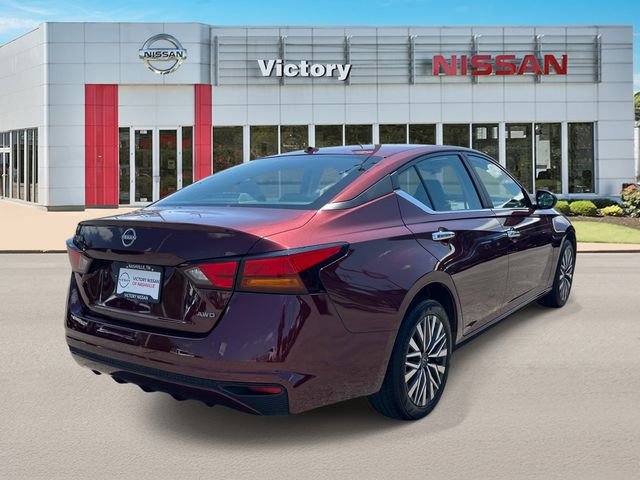 Used 2025 Garnet Pearl Nissan 2.5 SV image 3