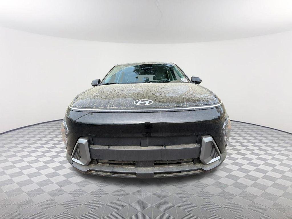 New 2026 Black Hyundai SE FWD image 2