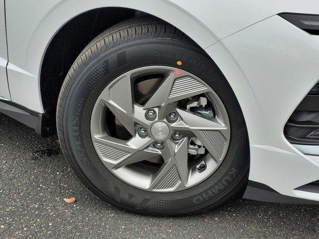 New 2026 White Hyundai SE image 34