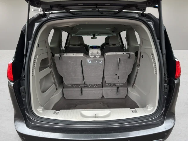 Used 2017 Gray Chrysler Touring-L Plus image 31