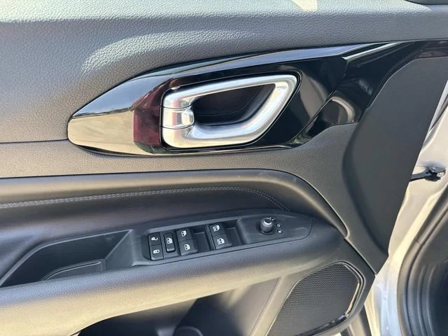 New 2026 Silver Jeep Latitude image 21