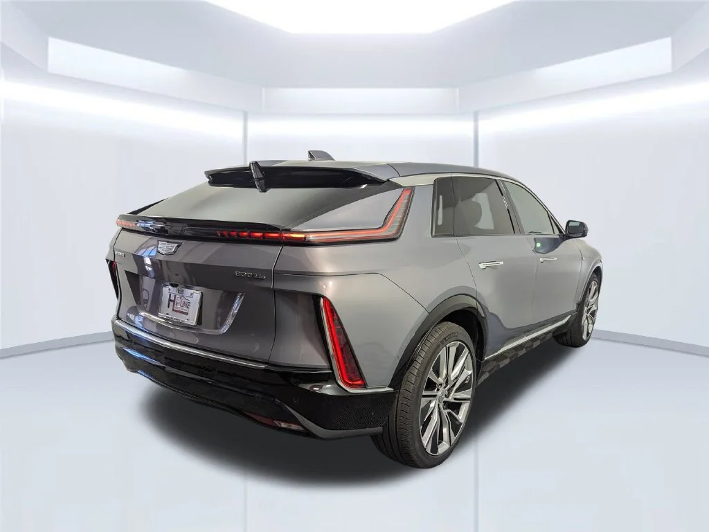Certified Used 2025 Silver Cadillac Luxury image 25