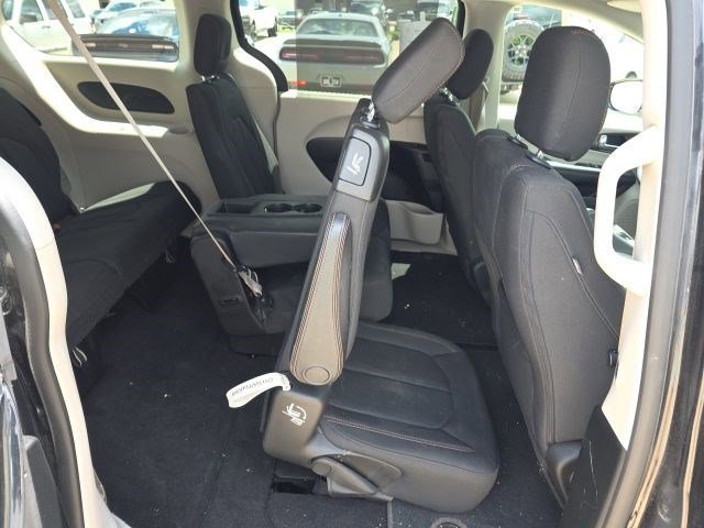 Used 2019 Brilliant Black Crystal Pearlcoat Chrysler Touring Plus image 13