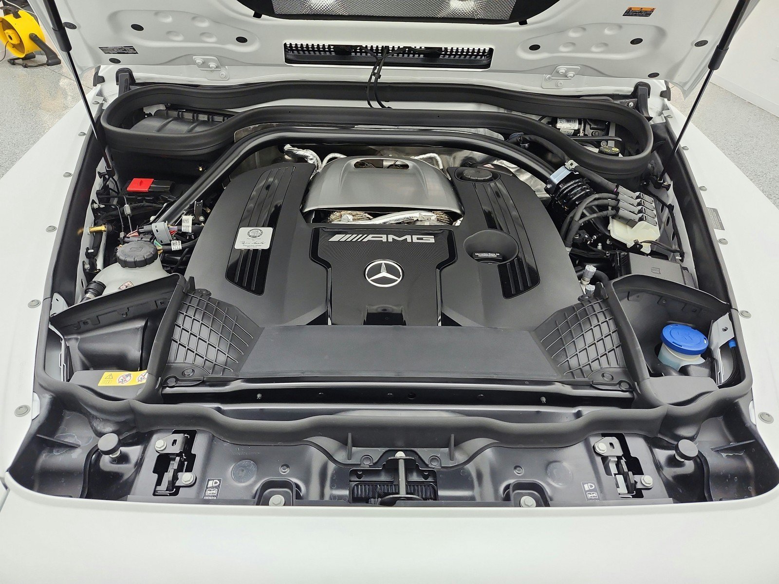 New 2026 MANUFAKTUR Moonlight White Magno Mercedes-Benz AMG® G 63 SUV image 43