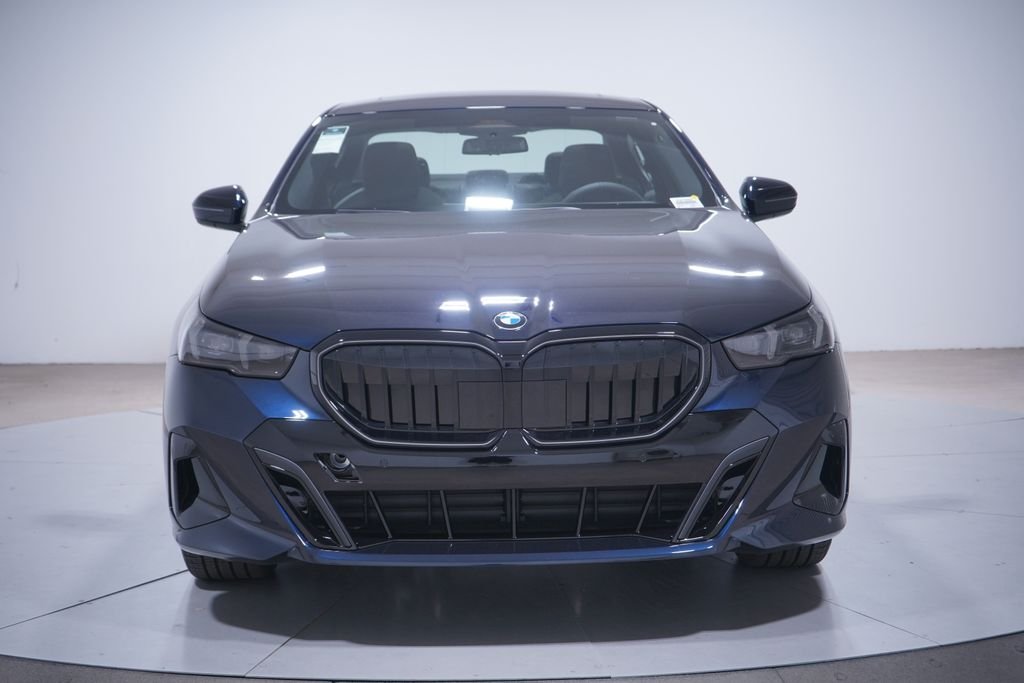 Used 2026 Carbon Black Metallic BMW 530i image 4