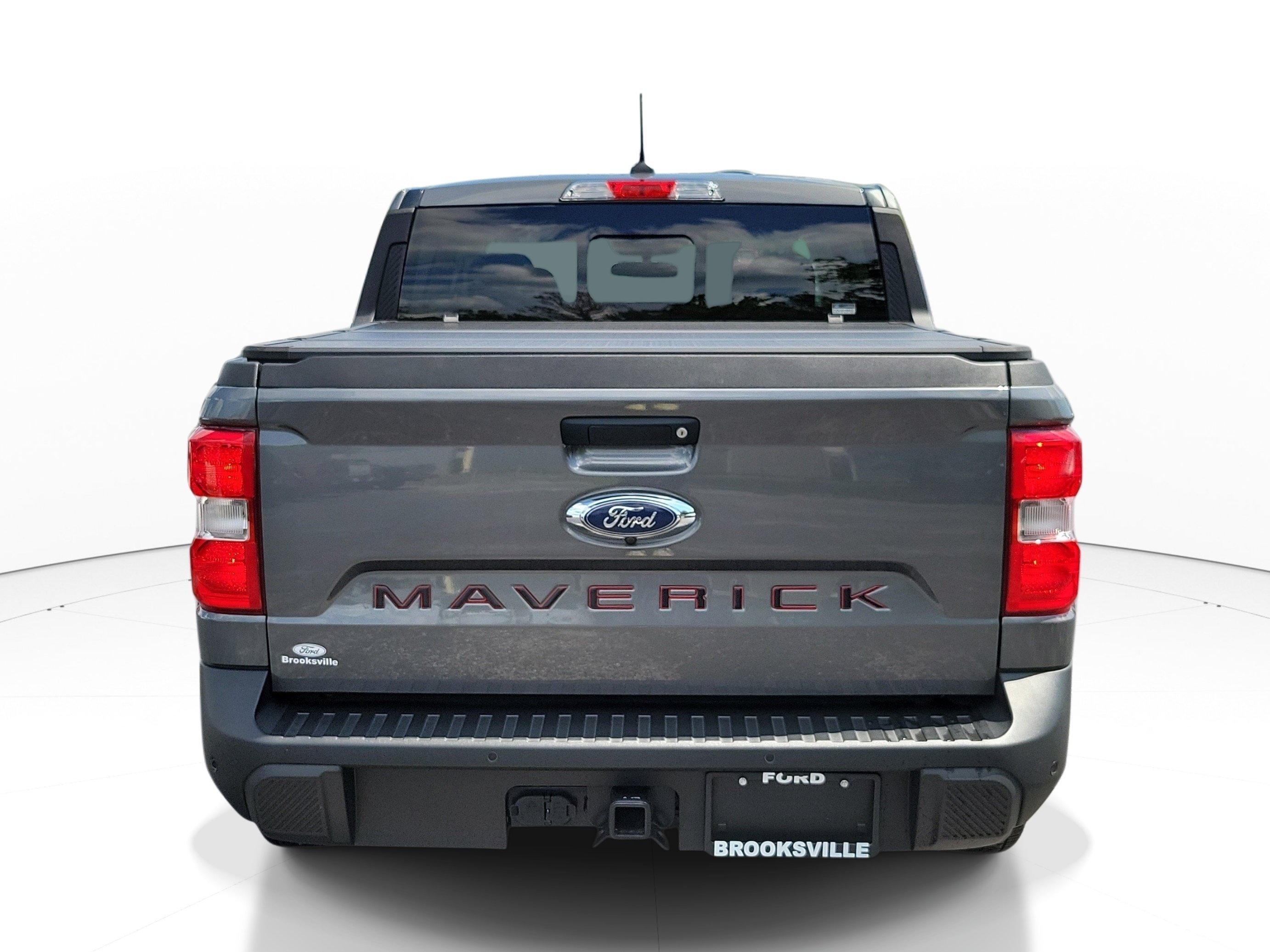 Used 2024 Gray Metallic Ford LARIAT image 4