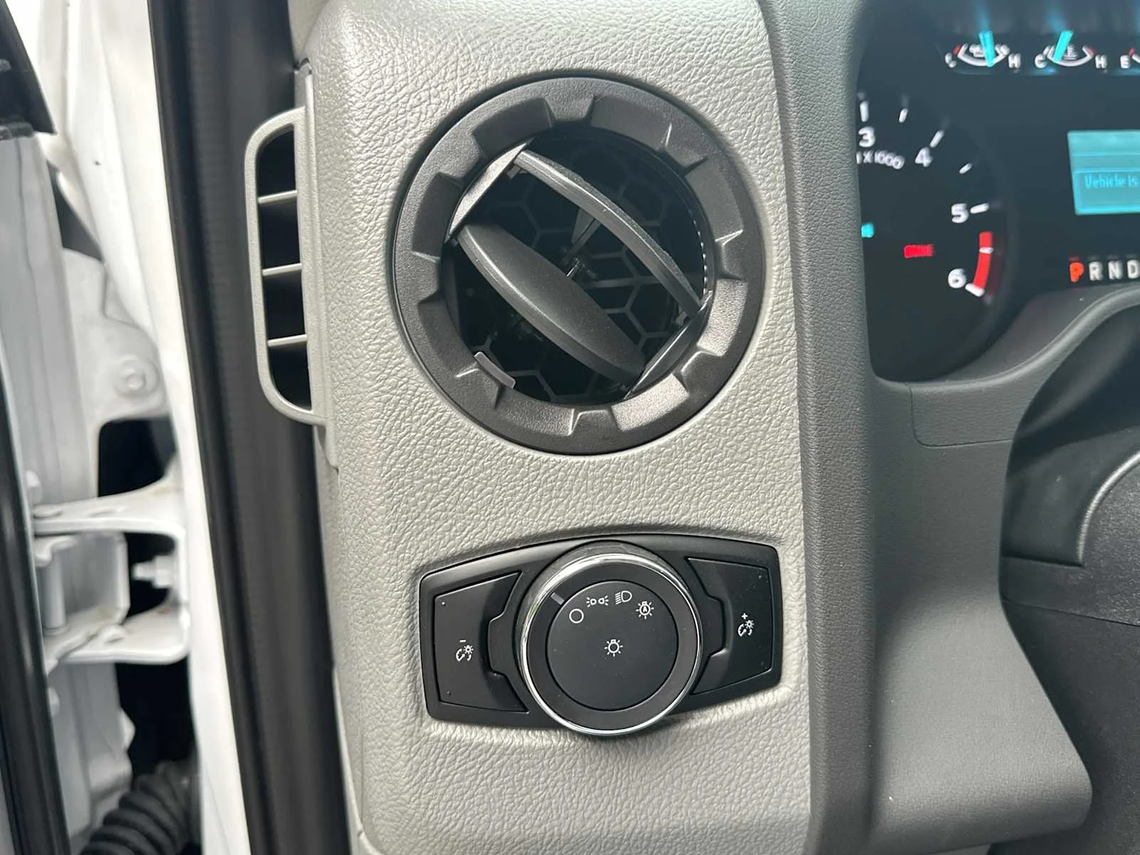 2025 Ford E-Series Cutaway Base - Photo 23