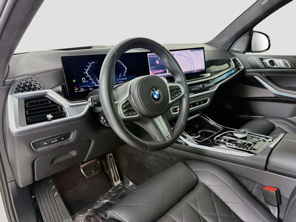 Used 2025 White BMW xDrive40i image 9