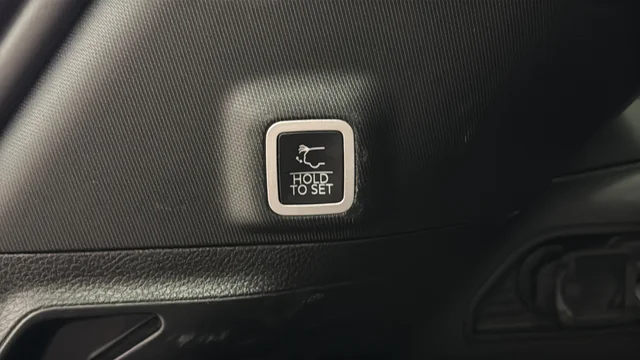 Certified Used 2024 Diamond Black Crystal Pearlcoat Jeep Limited image 25