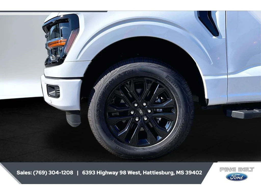 New 2026 Oxford White Ford XLT image 7