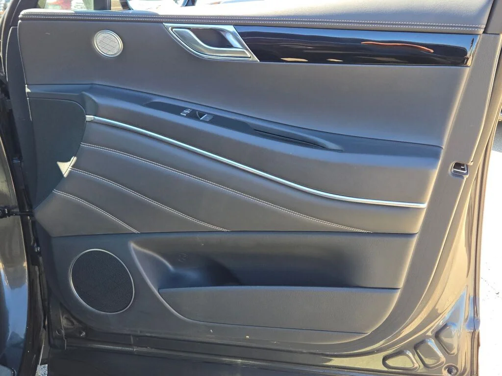 Used 2025 Gray Genesis 2.5T image 8