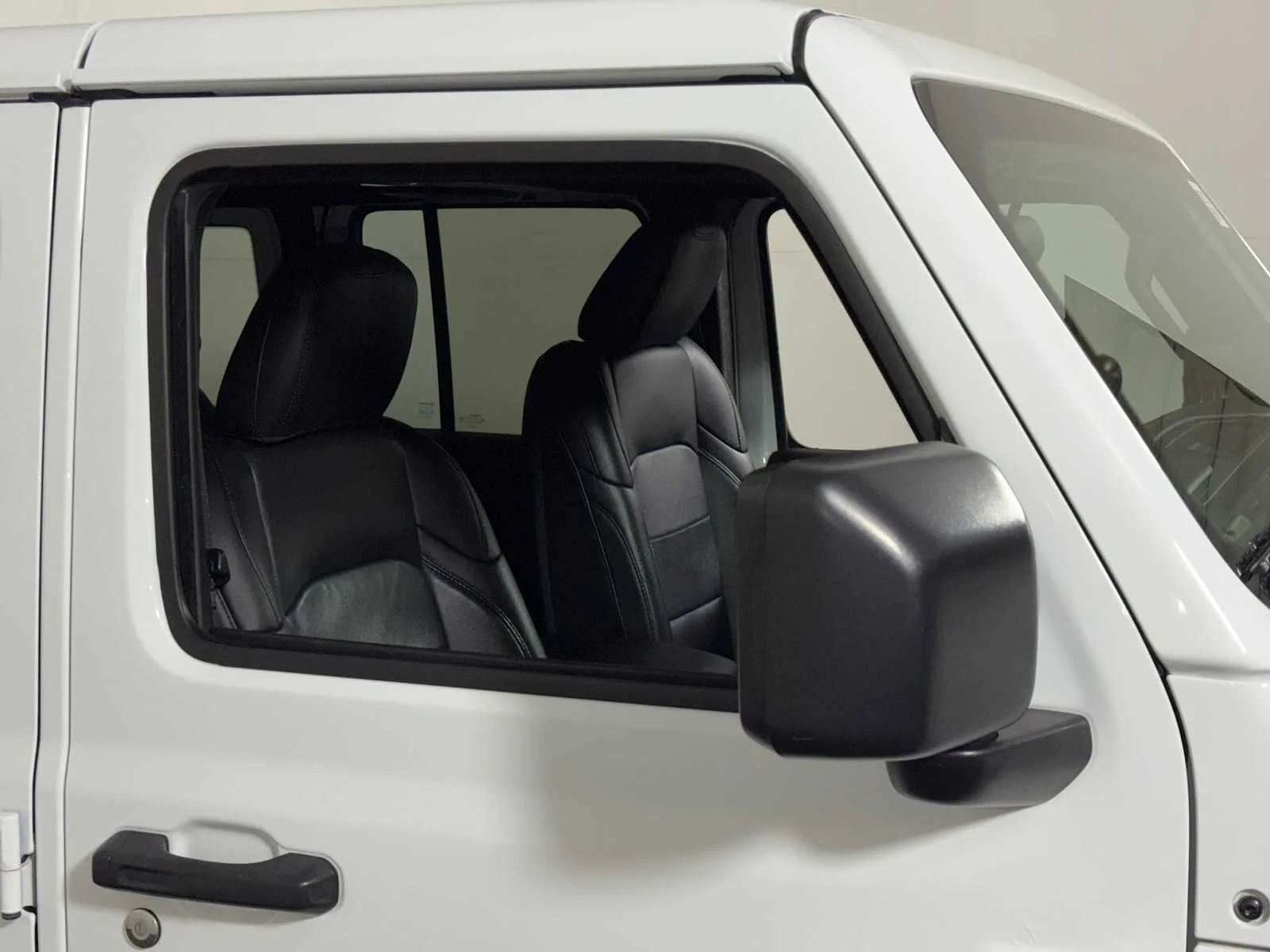 Used 2021 Bright White Clearcoat Jeep Unlimited Sahara Altitude image 29