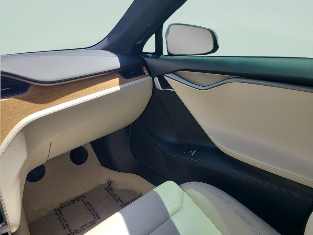 Used 2019  Tesla Performance image 13