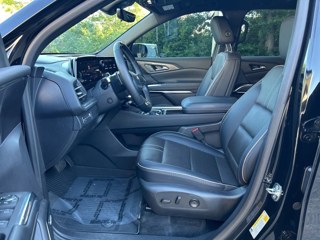 Used 2025 Black Chevrolet High Country image 18